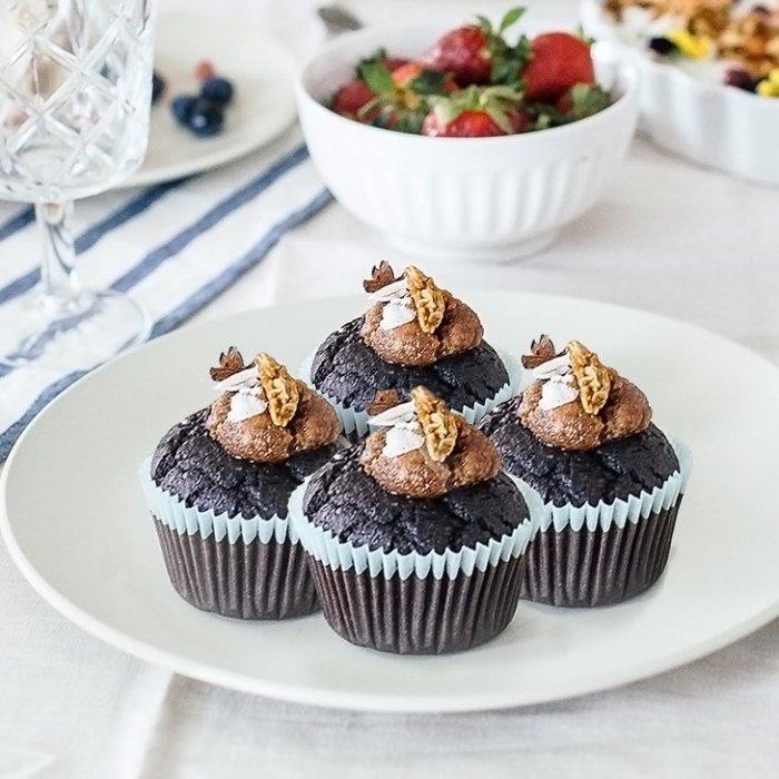 Decadent Chocolate Cupcakes with Caramel Frosting Recipe – Amazin Graze Hong Kong
