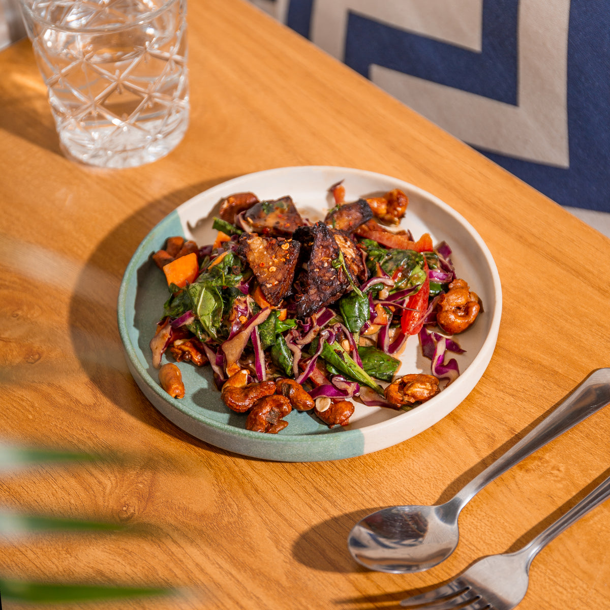 Sweet & Spicy Thai Tempeh Salad With Peanut Butter Dressing – Amazin Graze Hong Kong